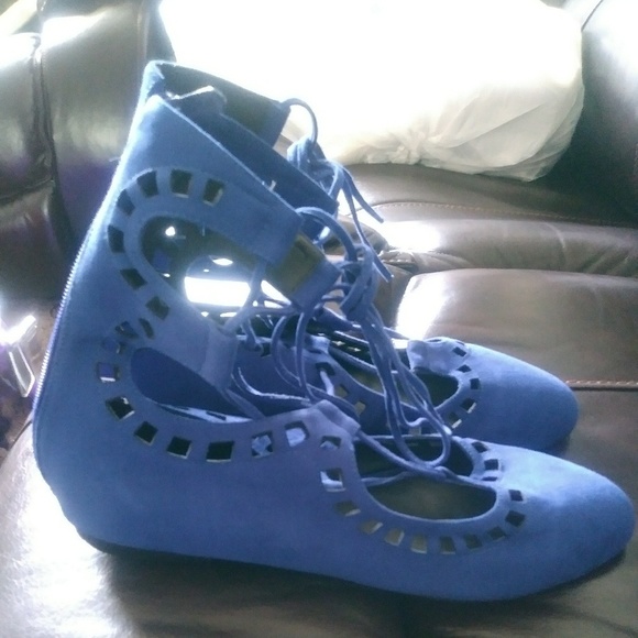 Shoes - Picture 2 of 3